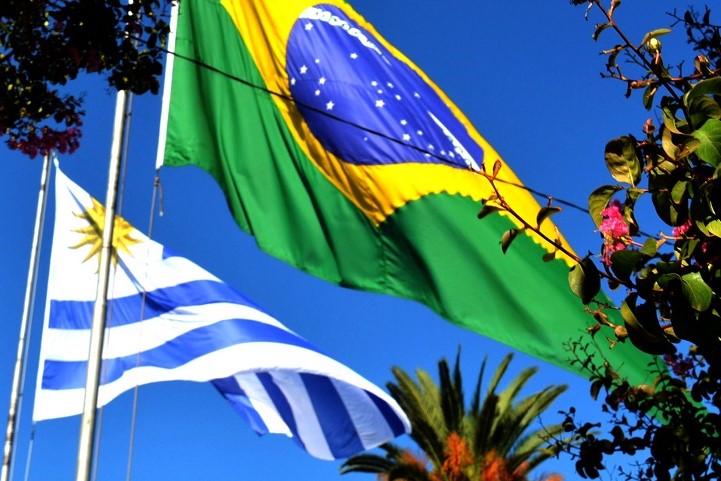 Uruguay Brasil banderas