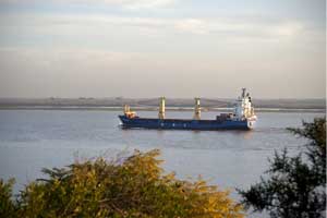 rio uruguay barco