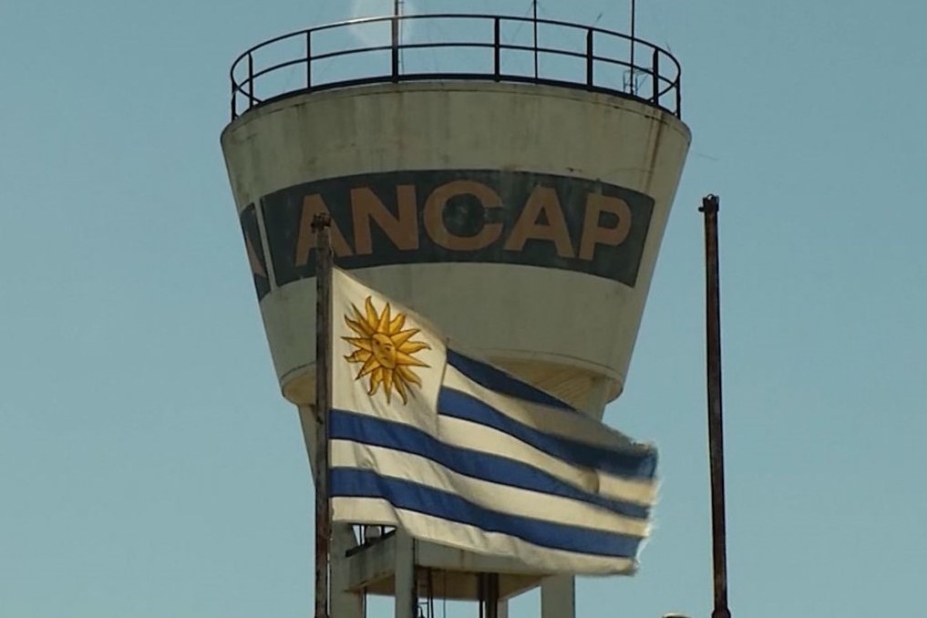 ancap con bandera uruguaya