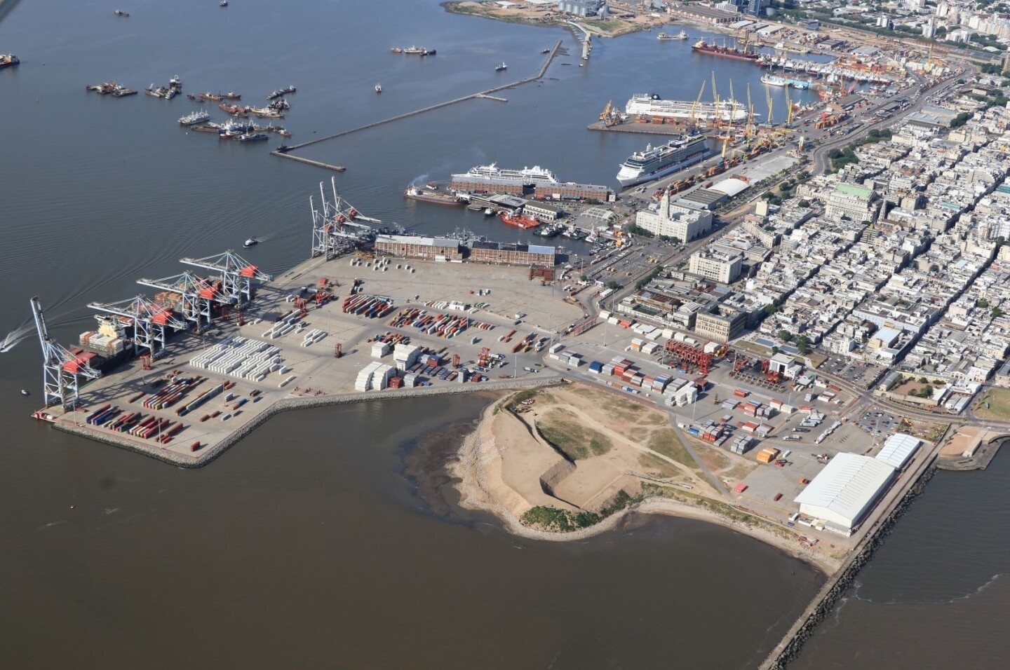 Puerto de Montevideo vista aérea