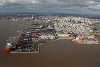 canal de acceso al Puerto de Montevideo